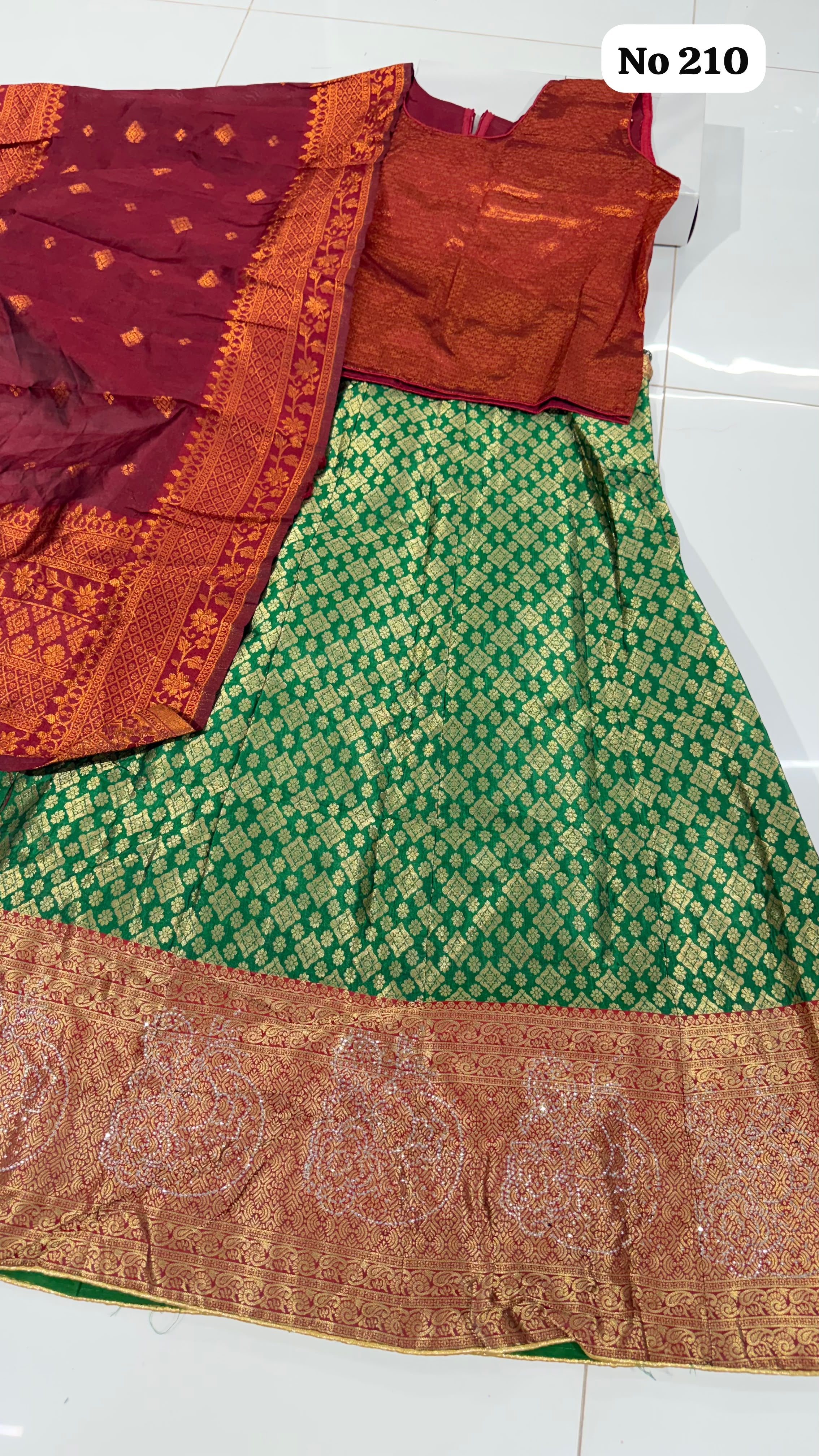 Lehenga Choli 🥰210 (Size 40)