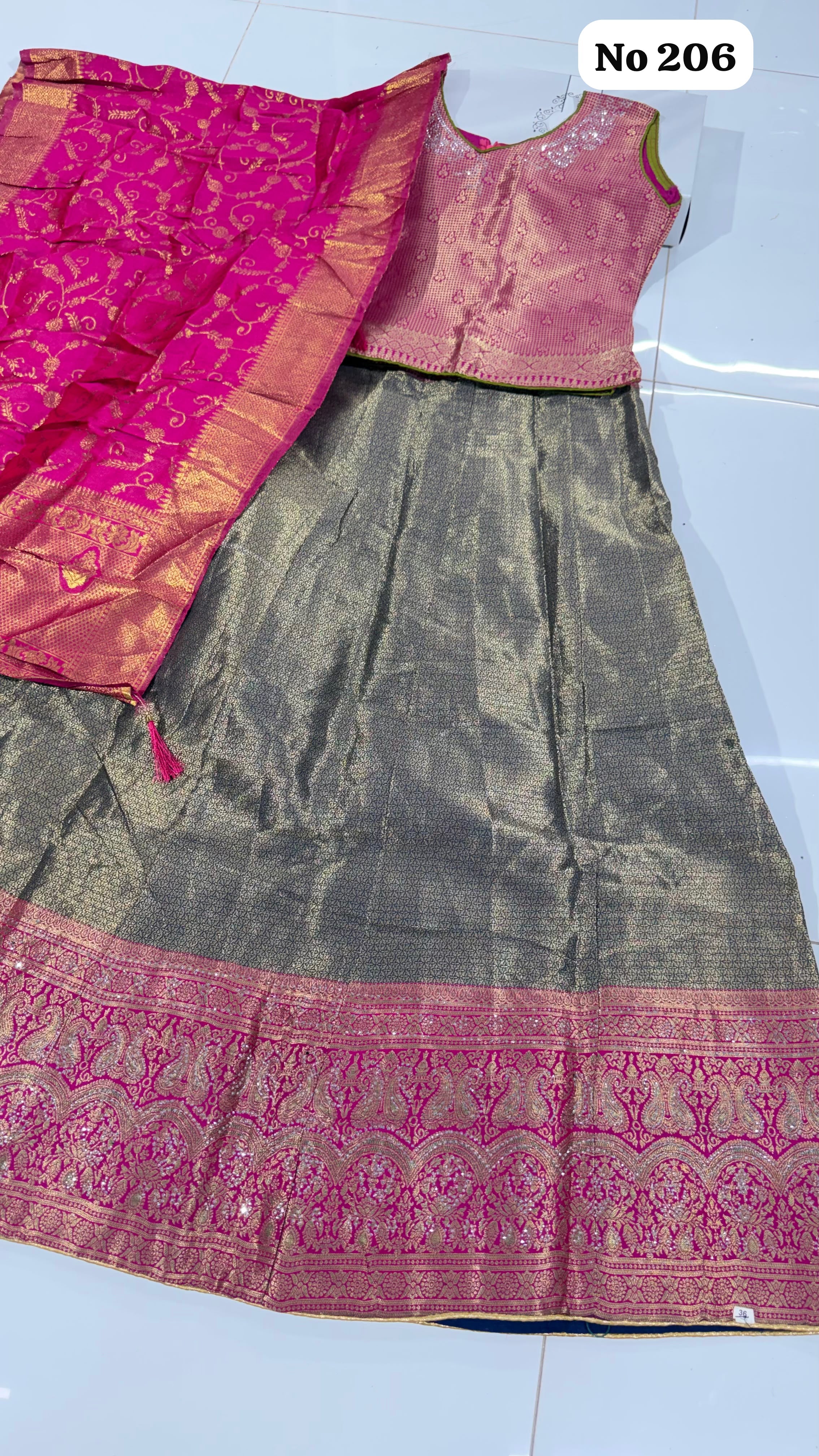 Lehenga Choli 🥰 206 (Size 36)