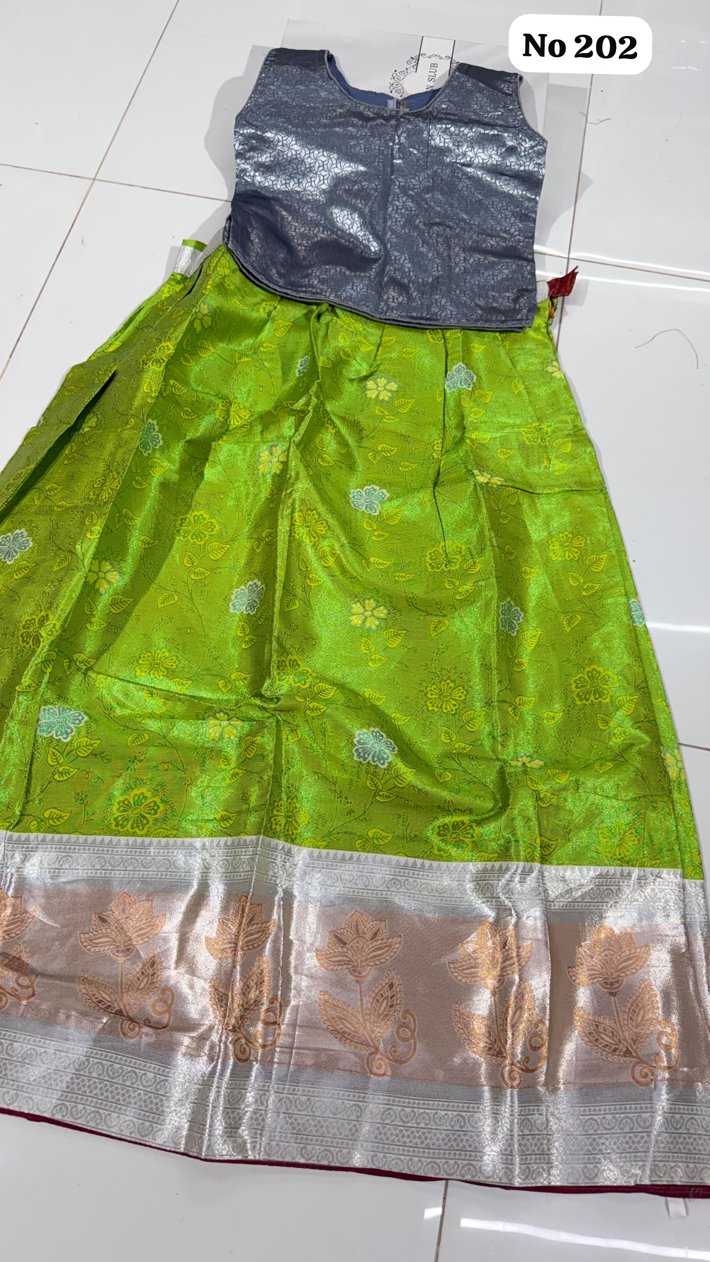 Lehenga Choli 🥰202 (Size 32)