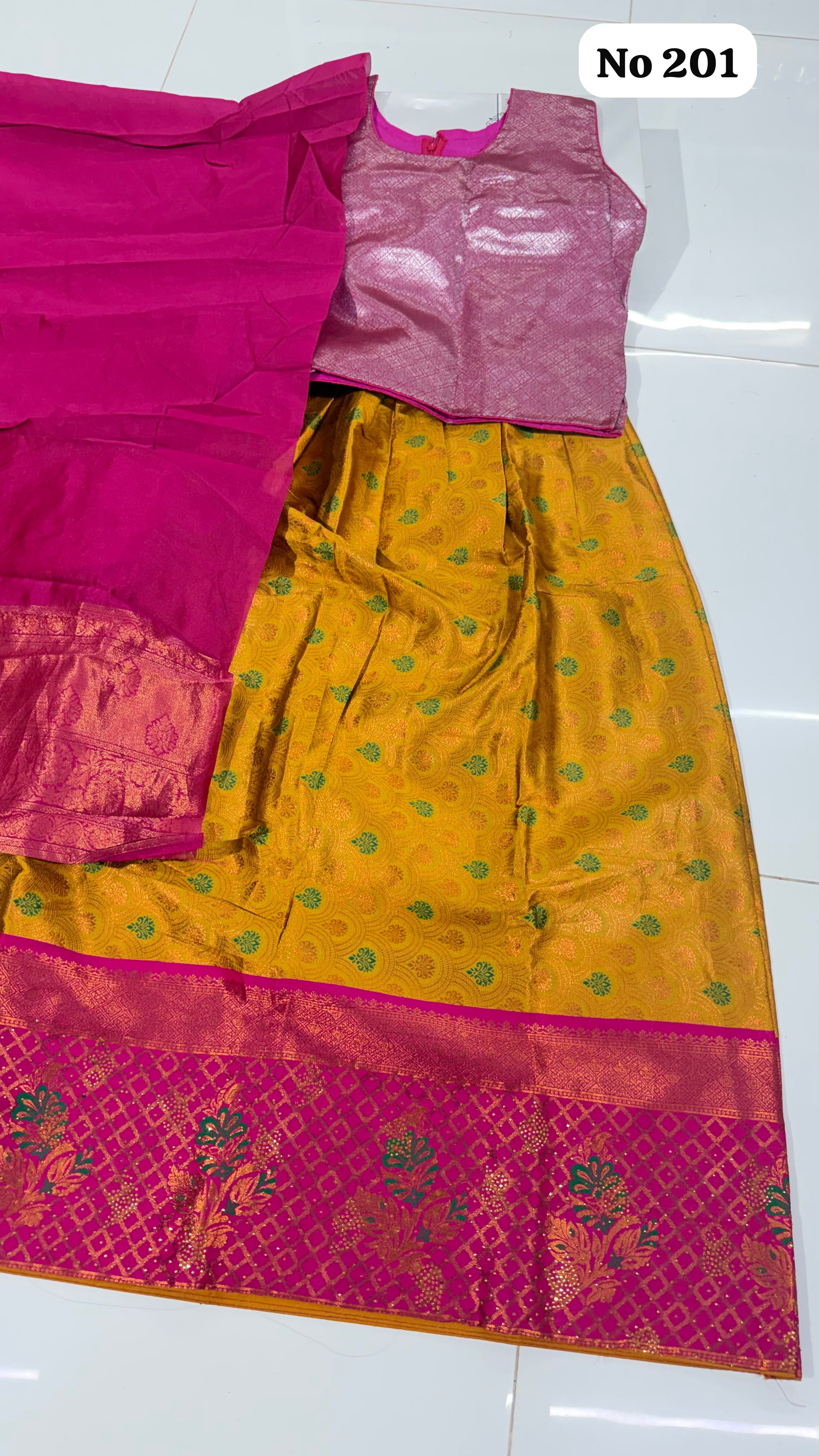Lehenga Choli 🥰201 (Size 38)