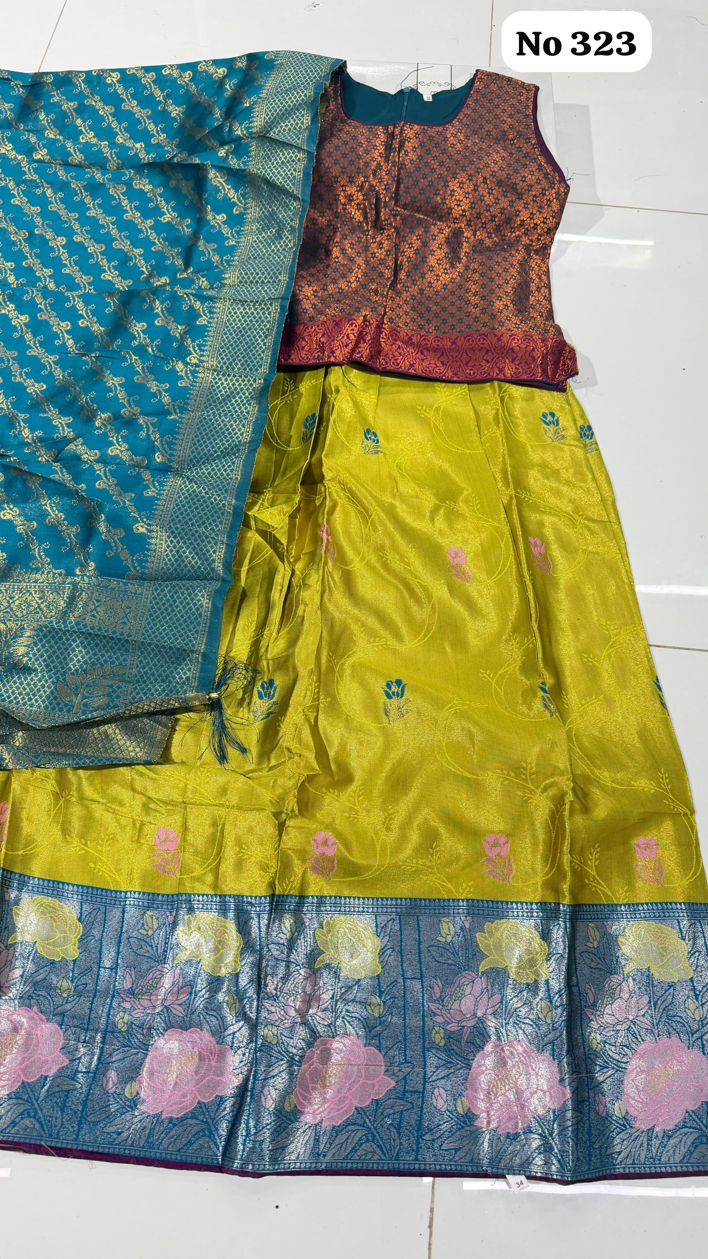 Lehenga Choli 🥰323 (Size 34)