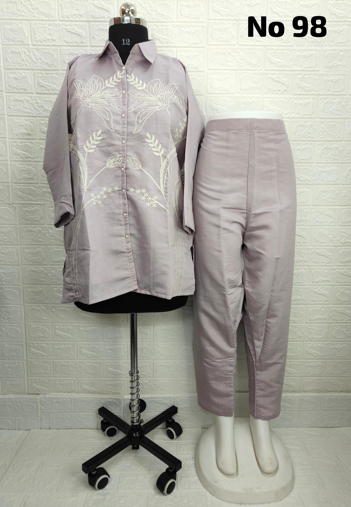 CO-ORD SET with embroidery (light lavender)