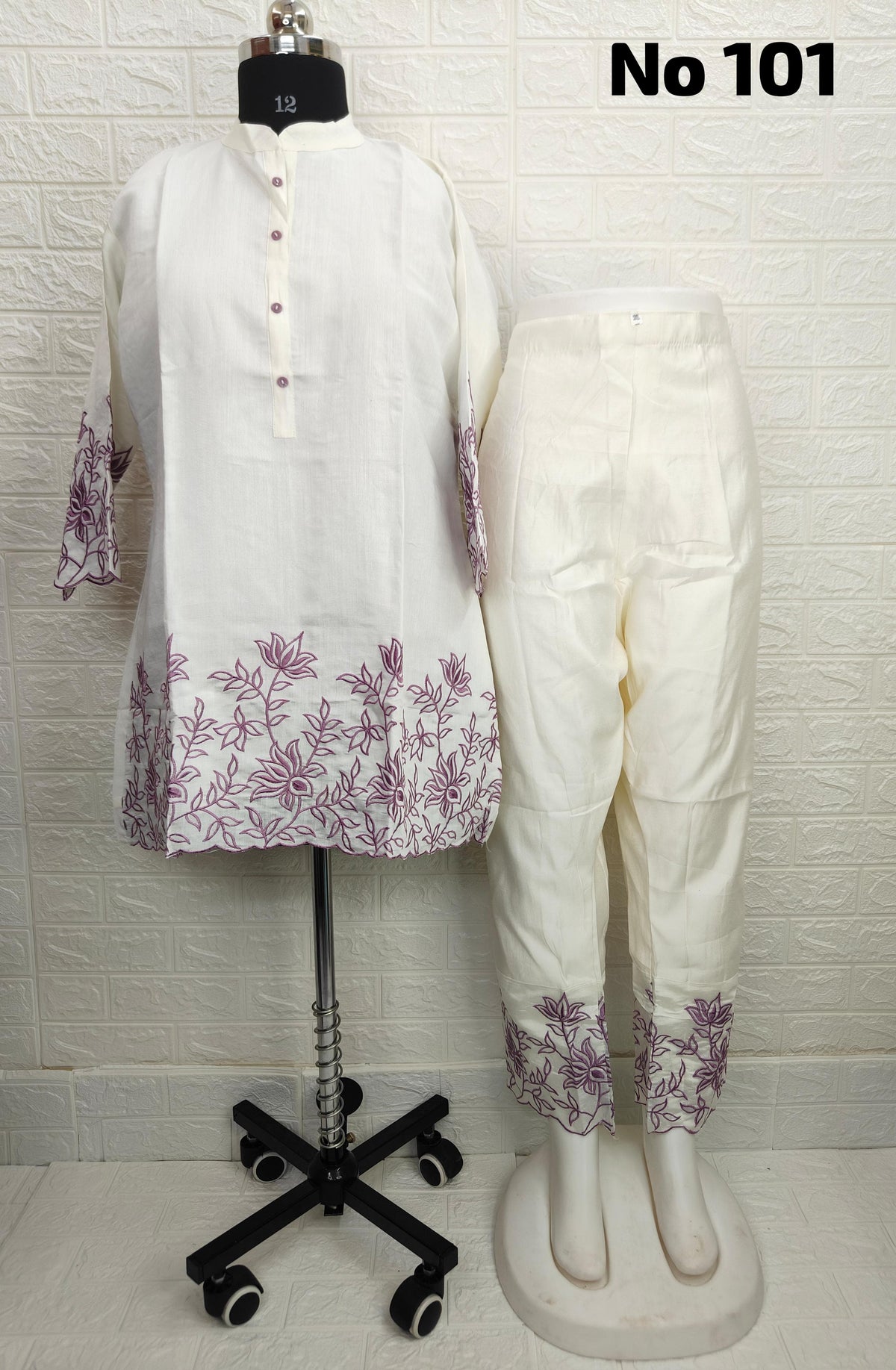 CO-ORD SET with embroidery (White)