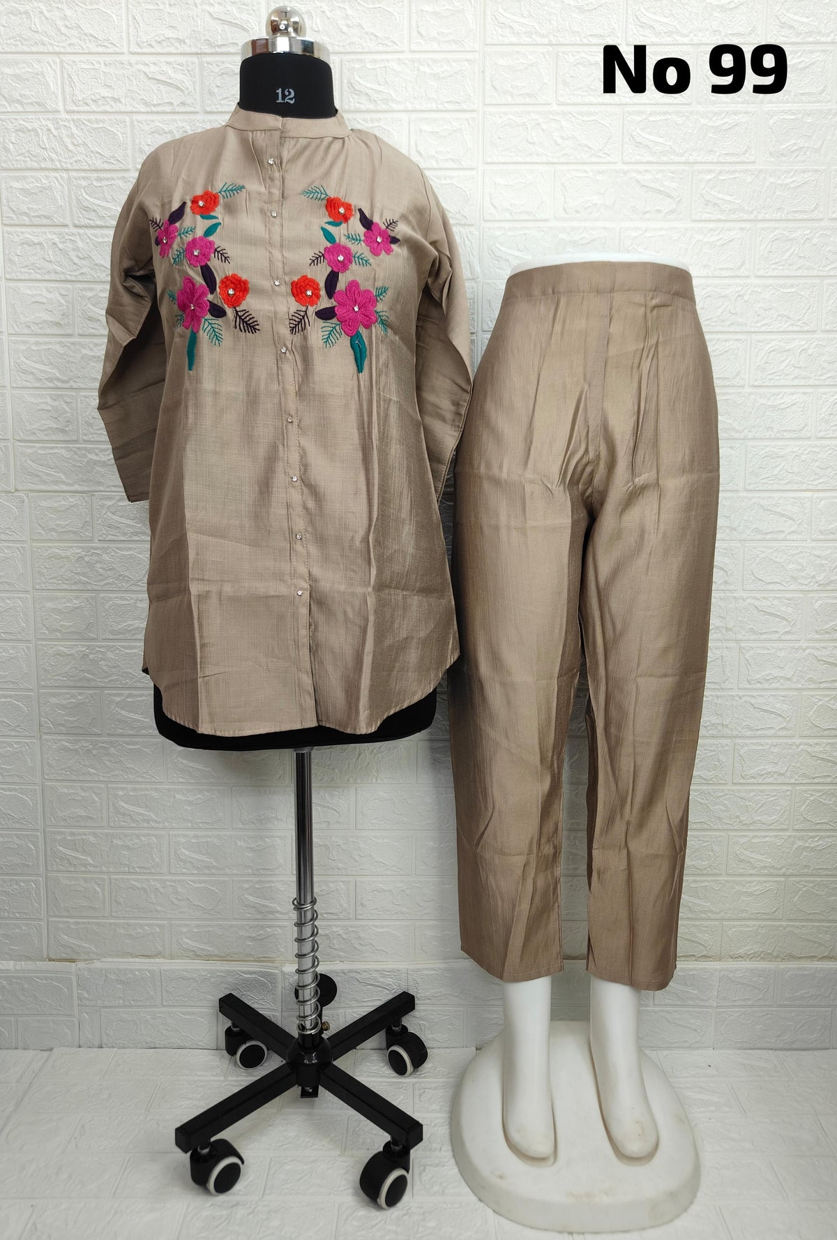 CO-ORD SET with embroidery (Biscuit)