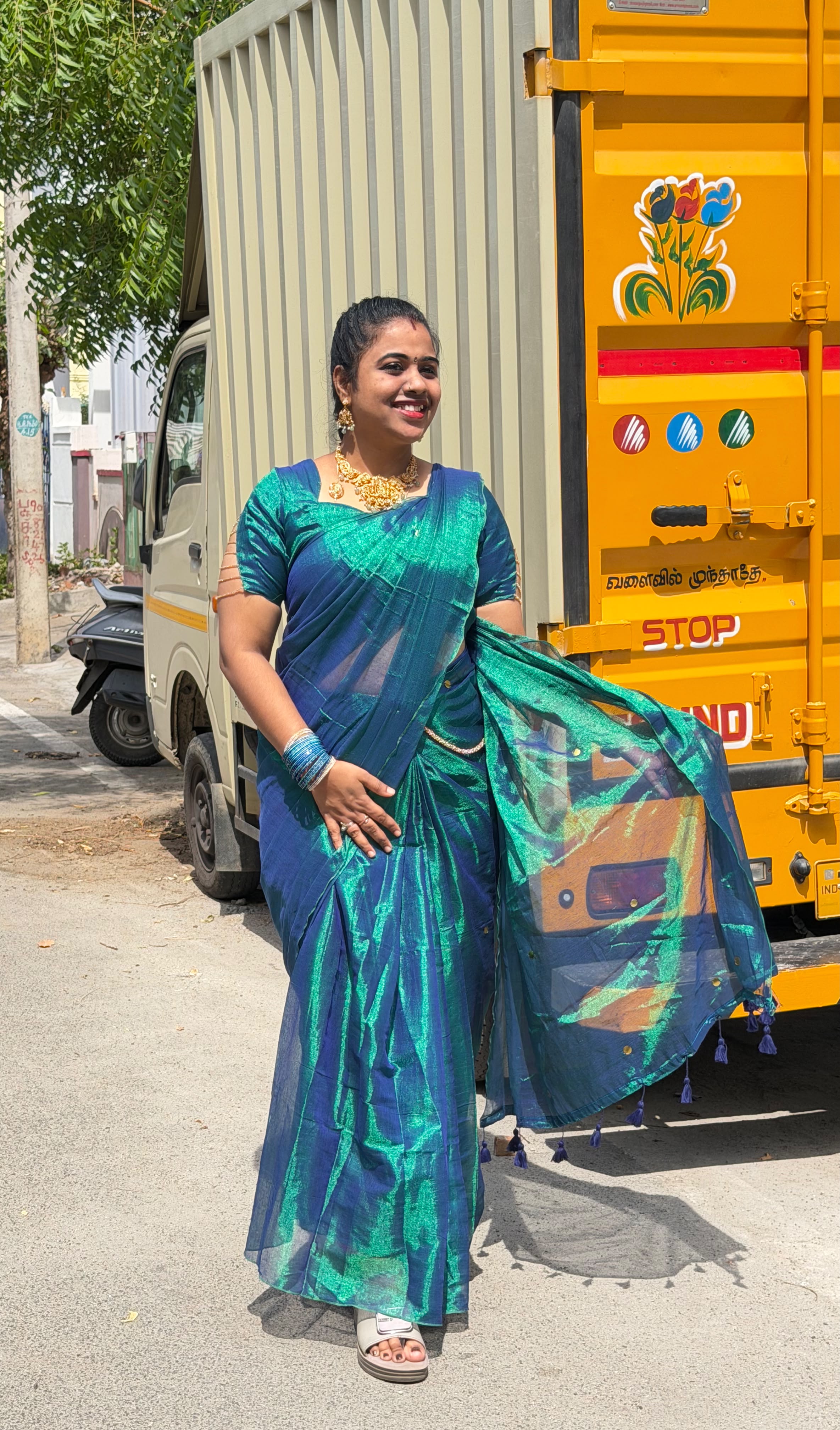 Trending Peacock Mul Cotton Saree with Tuzzles